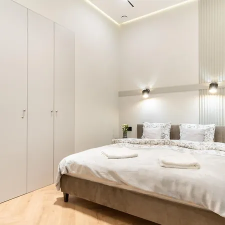 Charm & Comfort Renovated Gem In Old Town Sarego B Apartament *